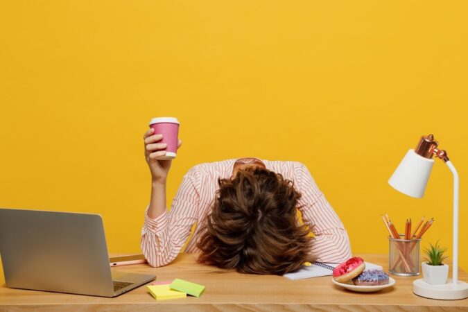 YoungEmployeeBusinessWomanWearShirtSitWorkAtOffice - Rick's Blog