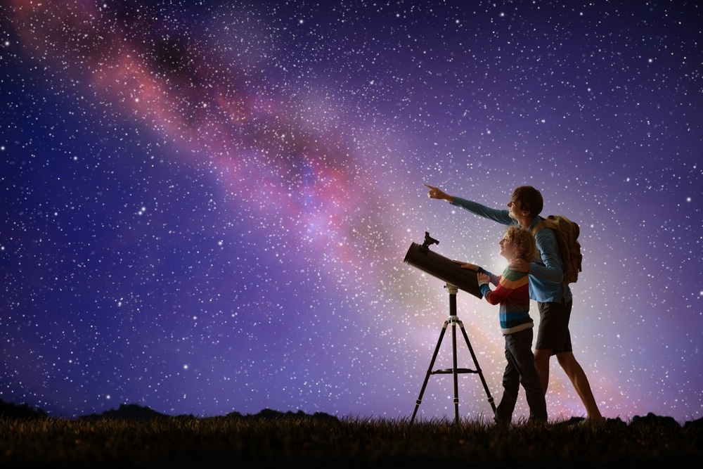 Manandchildlookingatstarsthroughtelescopefamilycamping - Rick's Blog